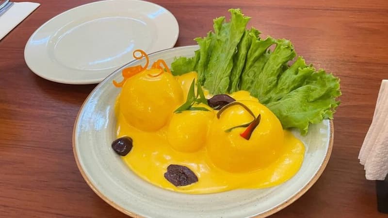 Potatoes in Spicy Cheese Sauce