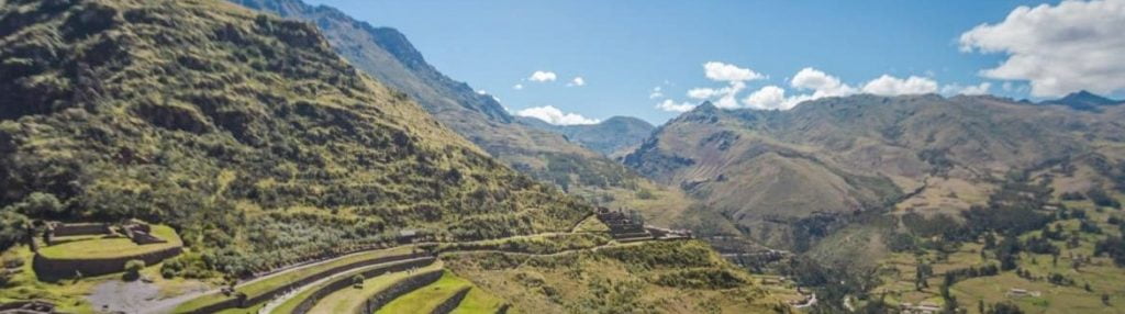 Terraços incas de Pisac, sítio do Vale Sagrado incluído no Bilhete Turístico de Cusco