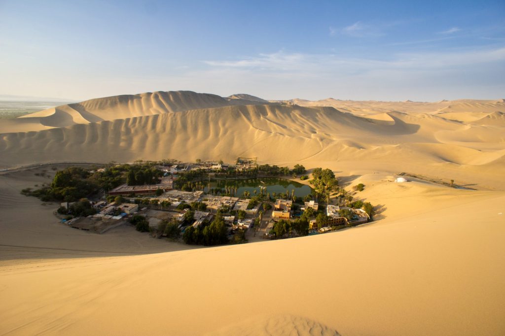 Oasis de Huacachina en tour de aventura en el desierto peruano | Guru Explorers