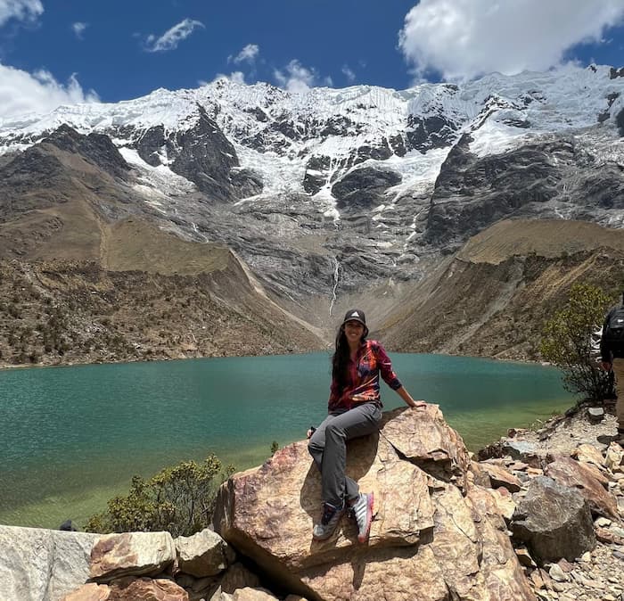 Laguna Humantay turquesa en tour desde Cusco, Perú. ¡Descubre esta maravilla!