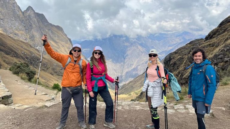 Trekking en Ausangate, Cusco: Ruta a Montaña 7 Colores, Perú con Guru Explorers