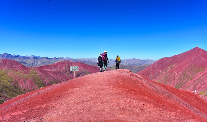 Valle Rojo Perú: tour privado Montaña 7 colores, paisajes turísticos Cusco.