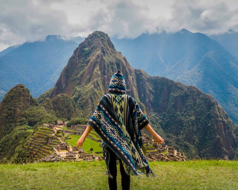 Machu Picchu majestuoso, tour esencial para tu aventura en Perú con Guru Explorers