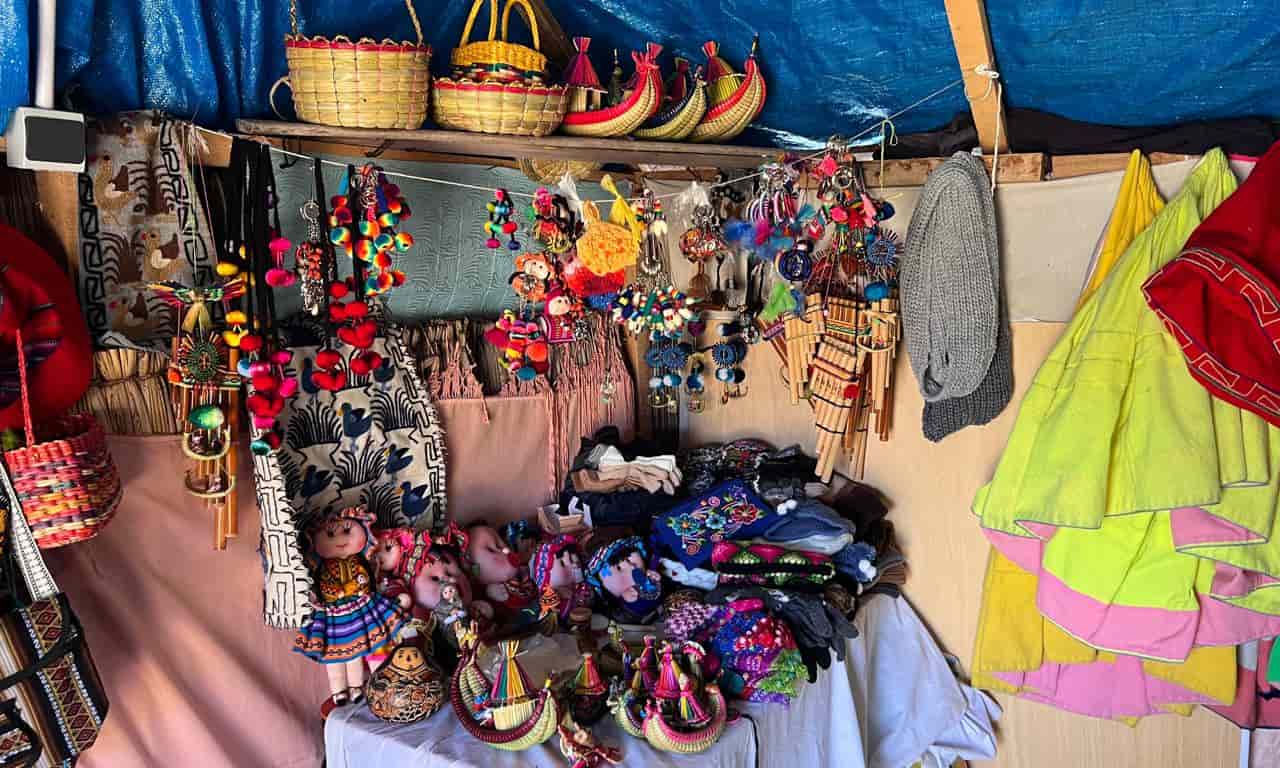 Puesto de artesanias en Puno