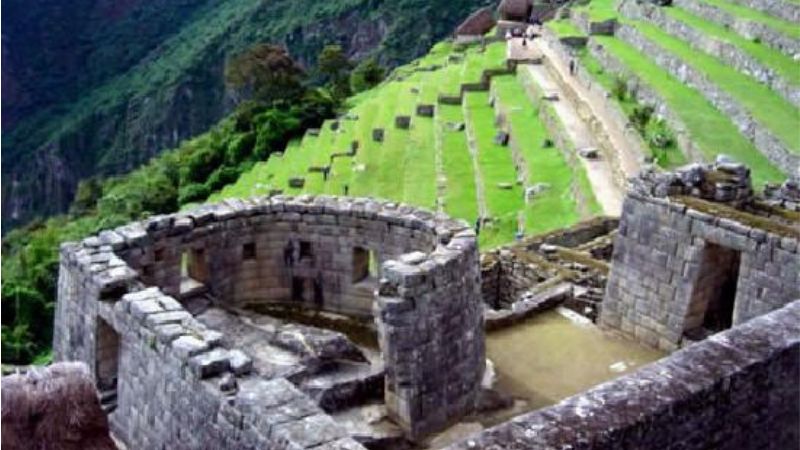 Templo del Sol en la ciudadela inca del circuito 2 de Machu Picchu